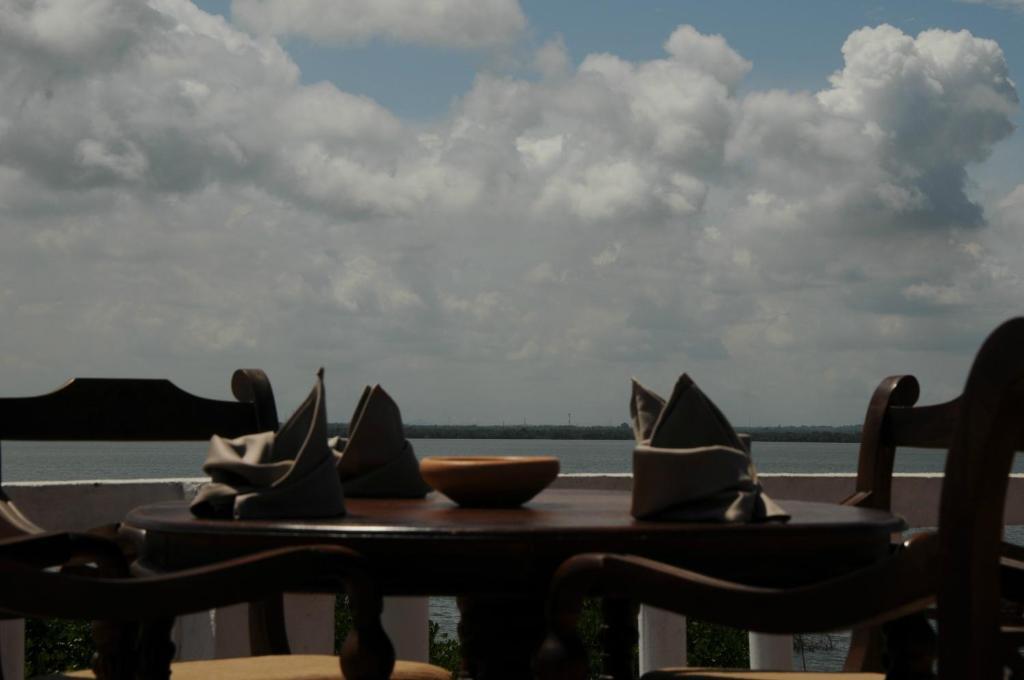 Hotel Lagoon Paradise Негомбо Екстер'єр фото
