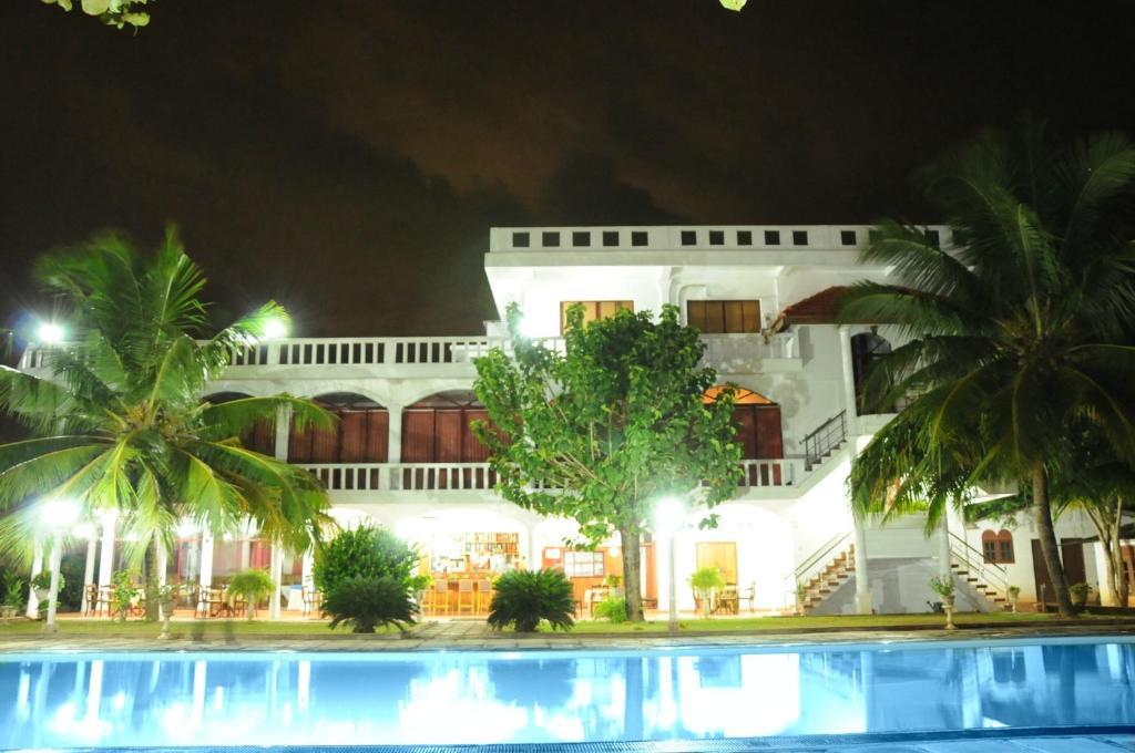 Hotel Lagoon Paradise Негомбо Екстер'єр фото