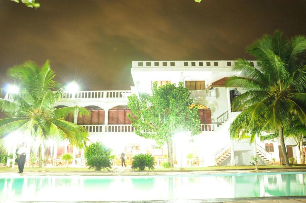 Hotel Lagoon Paradise Негомбо Екстер'єр фото