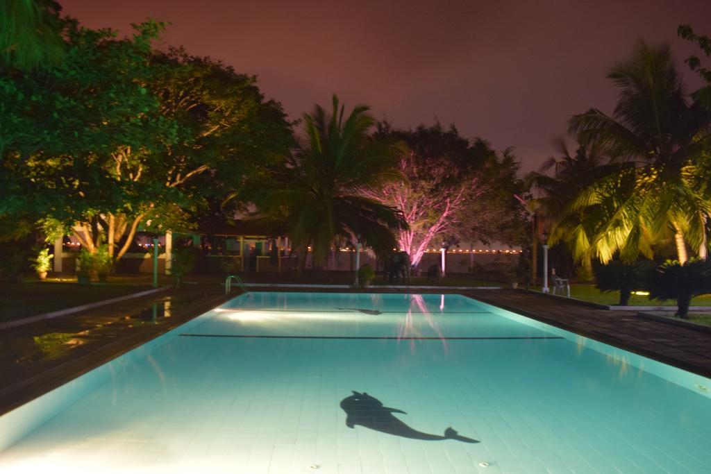 Hotel Lagoon Paradise Негомбо Екстер'єр фото