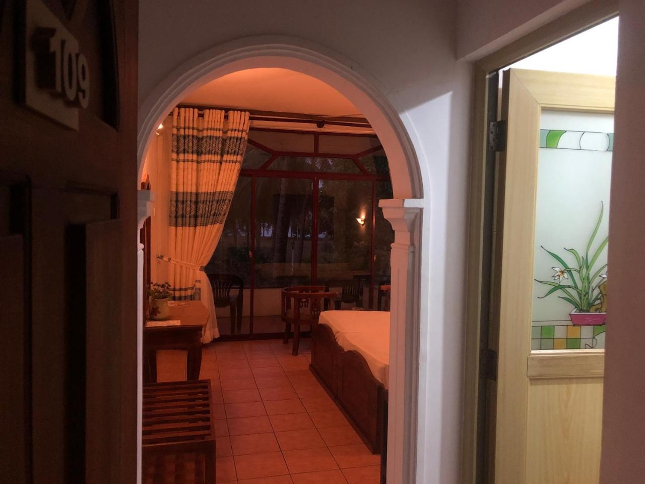 Hotel Lagoon Paradise Негомбо Екстер'єр фото
